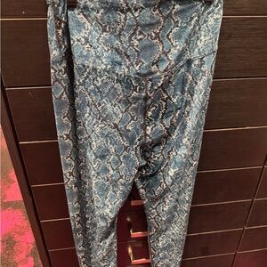 Carbon38 Teal and Black Patterned Leggings